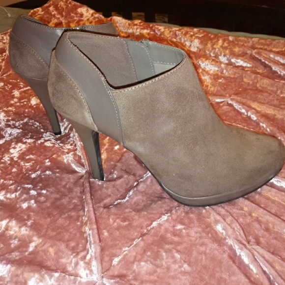 Boots - Picture 2 of 4